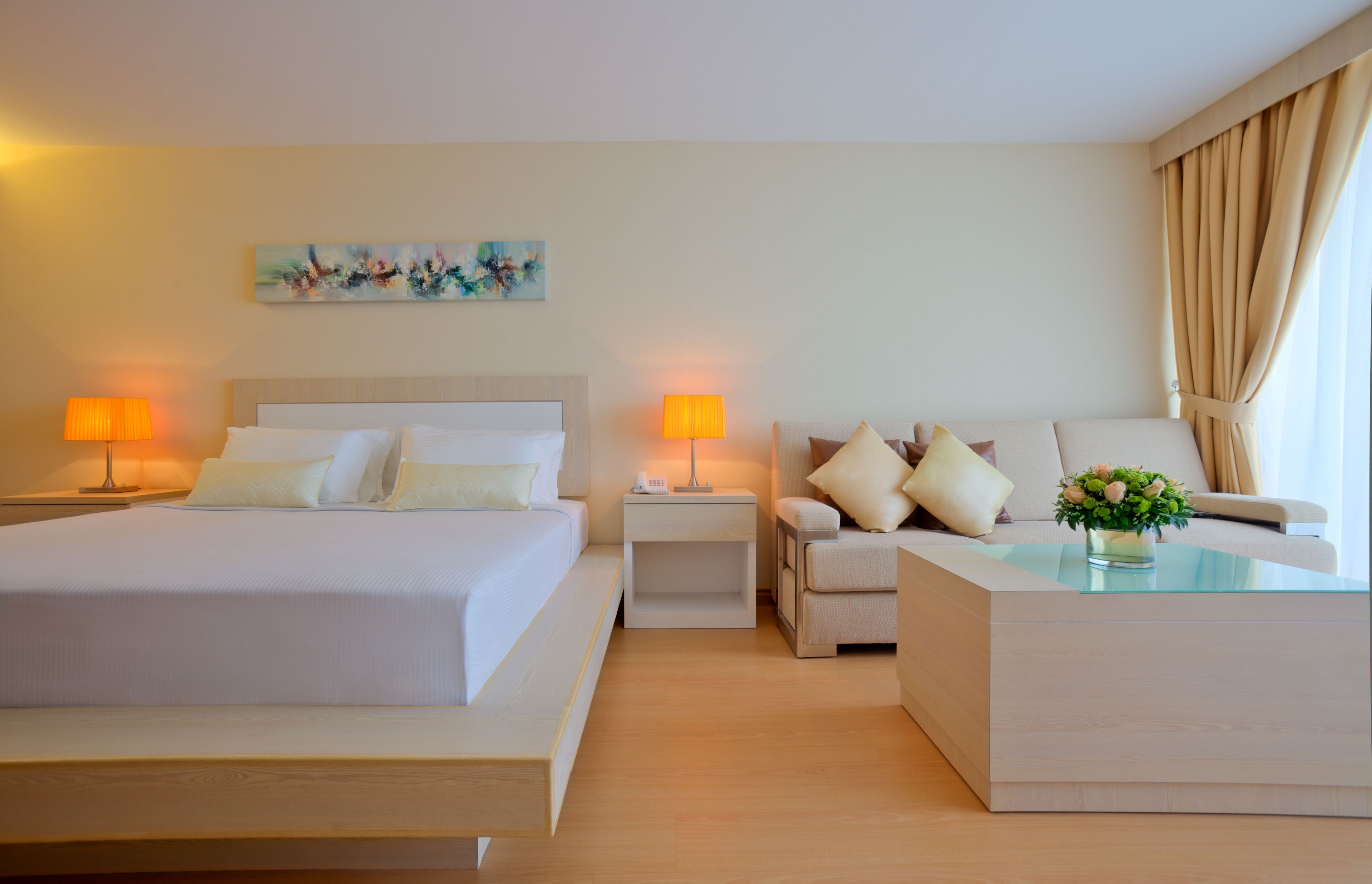 standard studio, 1 king bed, balcony | 1 bedroom, in-room safe, desk, free wifi