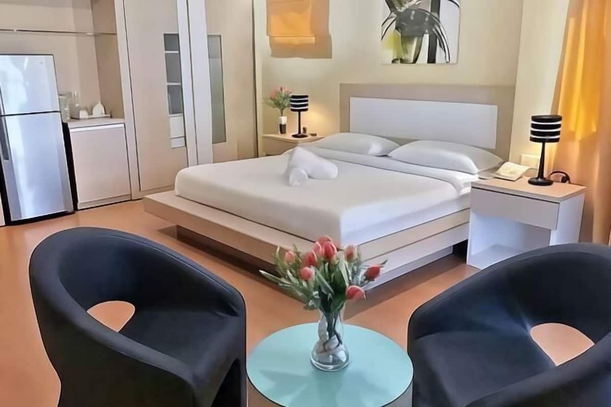 1 bedroom, in-room safe, desk, free WiFi