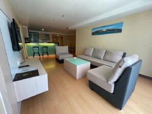 Living area - Blanco Apartment Hotel (Bintulu)
