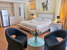 Superior Double Room, 1 King Bed | In-room safe, desk, free WiFi, bed sheets