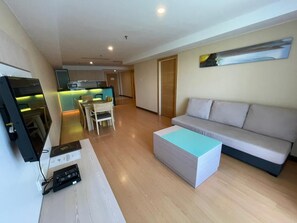 Living area - Blanco Apartment Hotel (Bintulu)