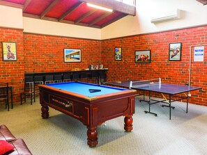 Game room - Amaroo Holiday Park (Cowes)