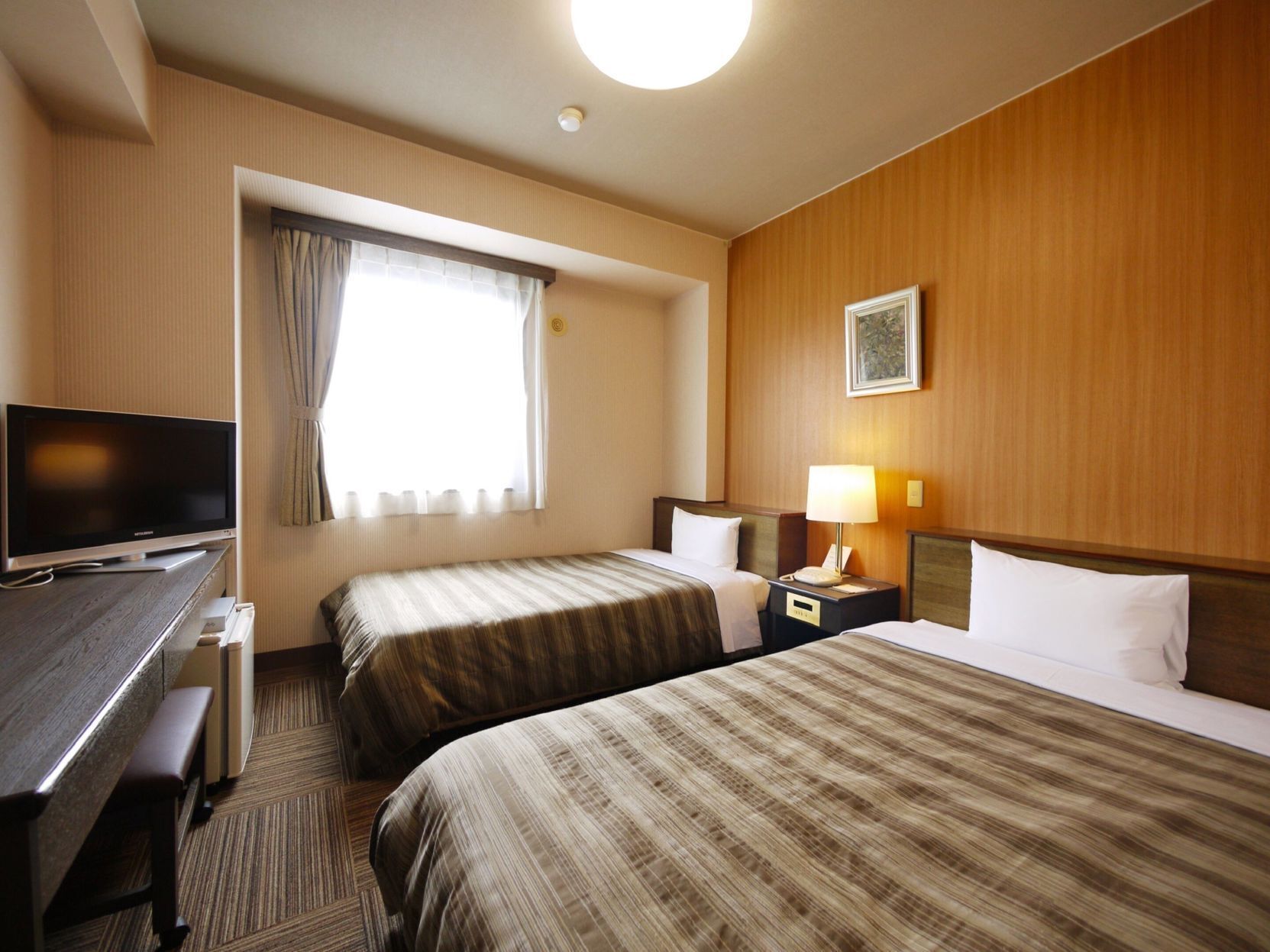 Desk, free WiFi, bed sheets
