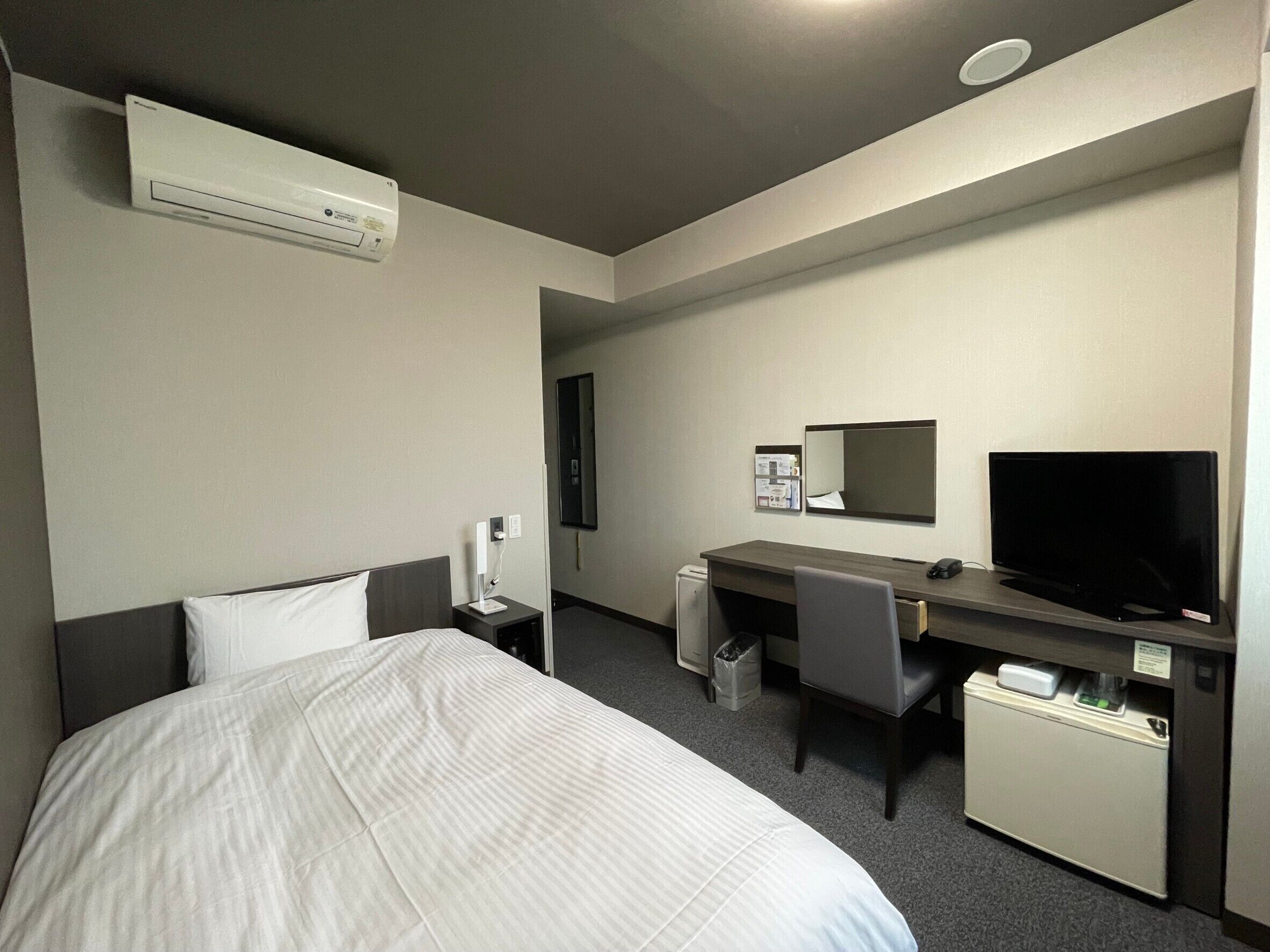 デスク、WiFi (無料)、ベッドシーツ