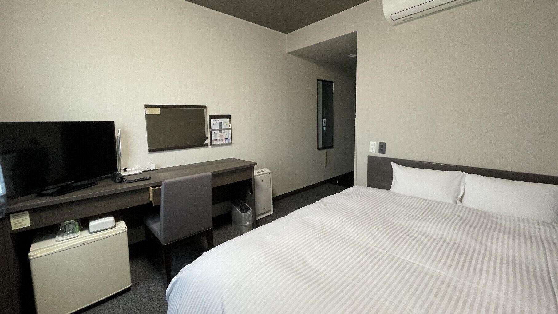 Desk, free WiFi, bed sheets