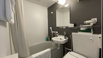 Ensemble douche/baignoire, articles de toilette gratuits, sèche-cheveux