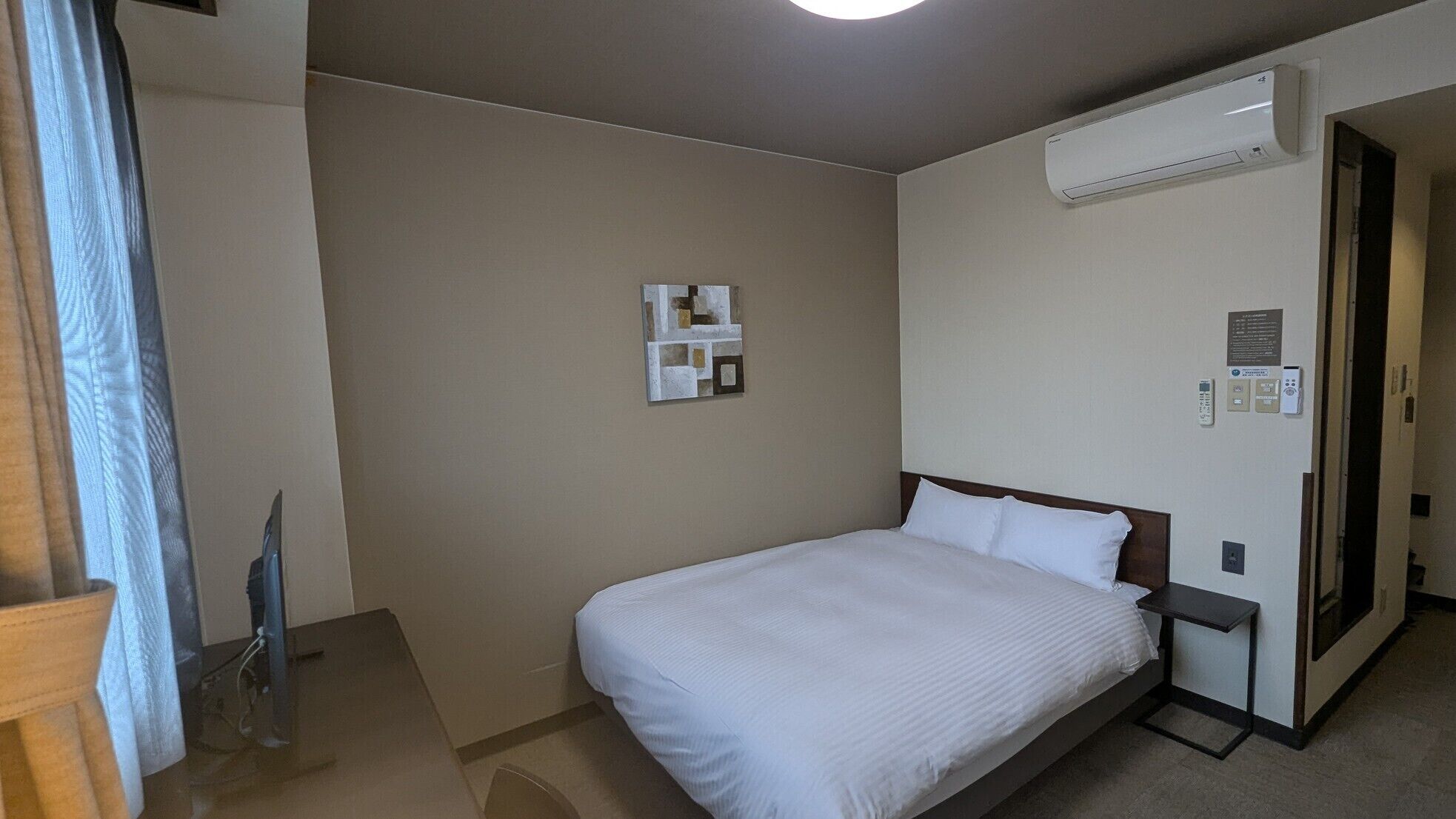 Desk, WiFi (free), bed sheets