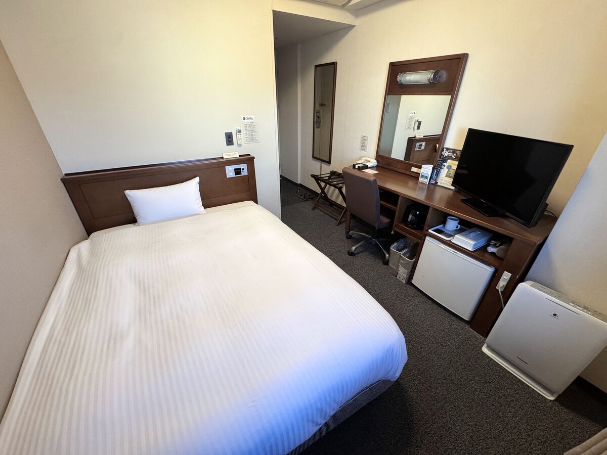 Single Room, Smoking (Only E-cigarettes allowed)