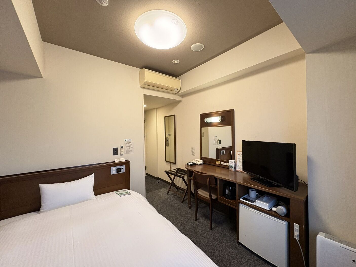Desk, free WiFi, bed sheets