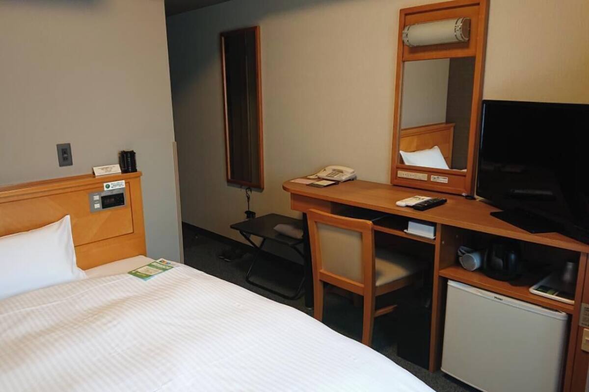 Desk, WiFi (free), bed sheets