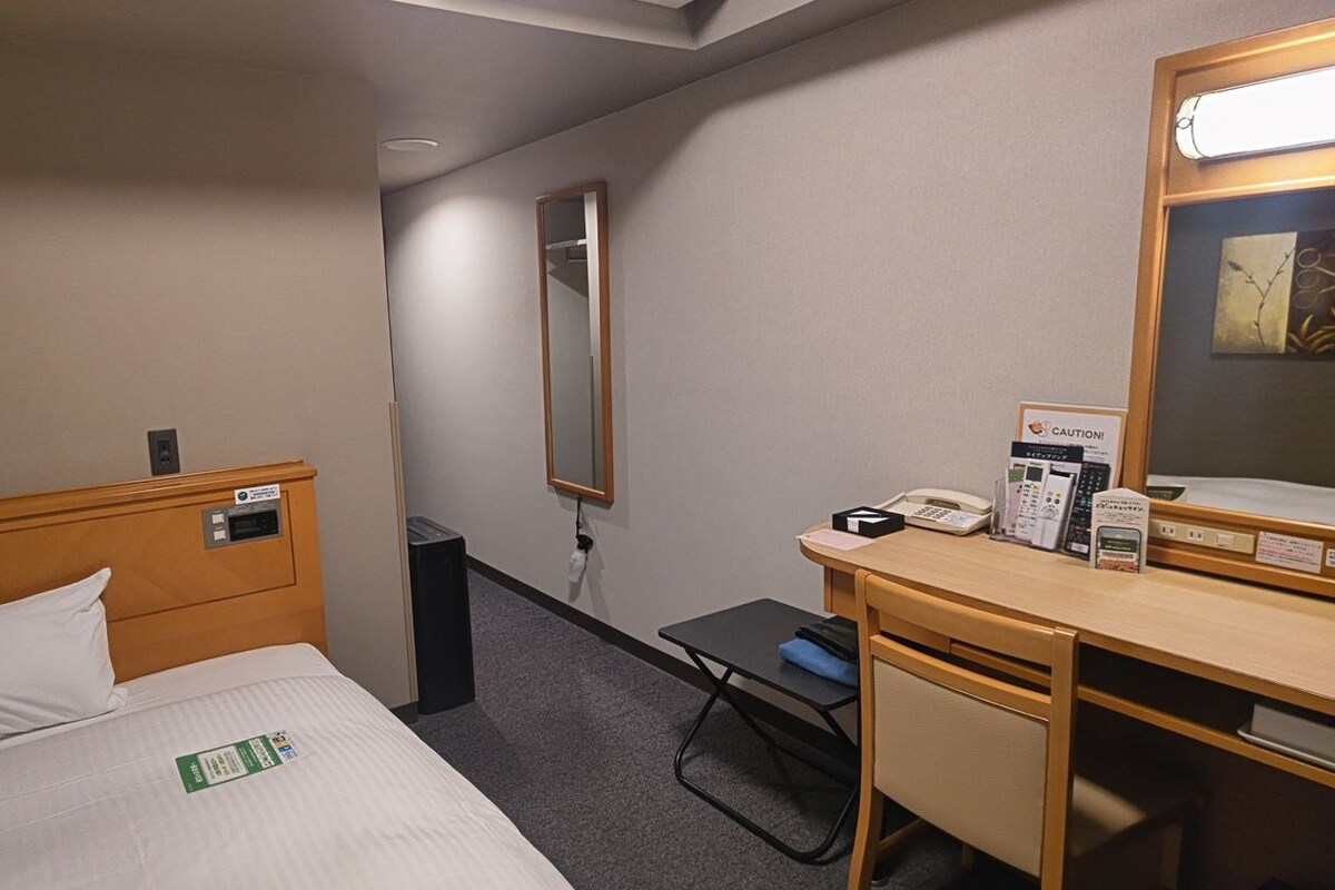 Standard Single Room Smoking