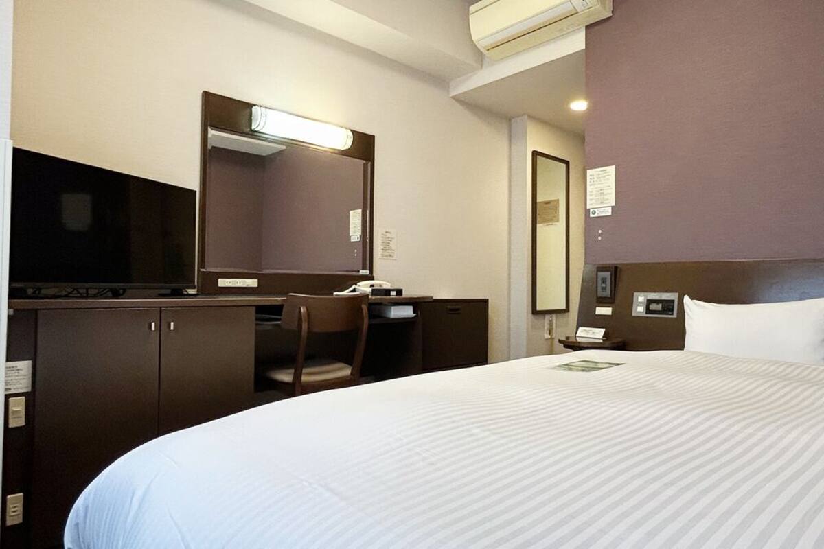Desk, iron/ironing board (on request), WiFi (free), bed sheets