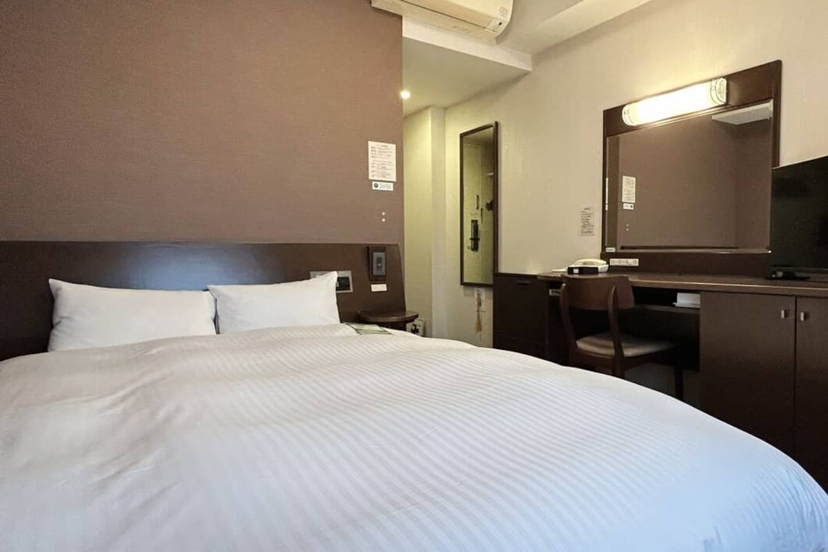Desk, iron/ironing board (on request), WiFi (free), bed sheets