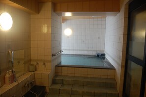 Indoor spa tub