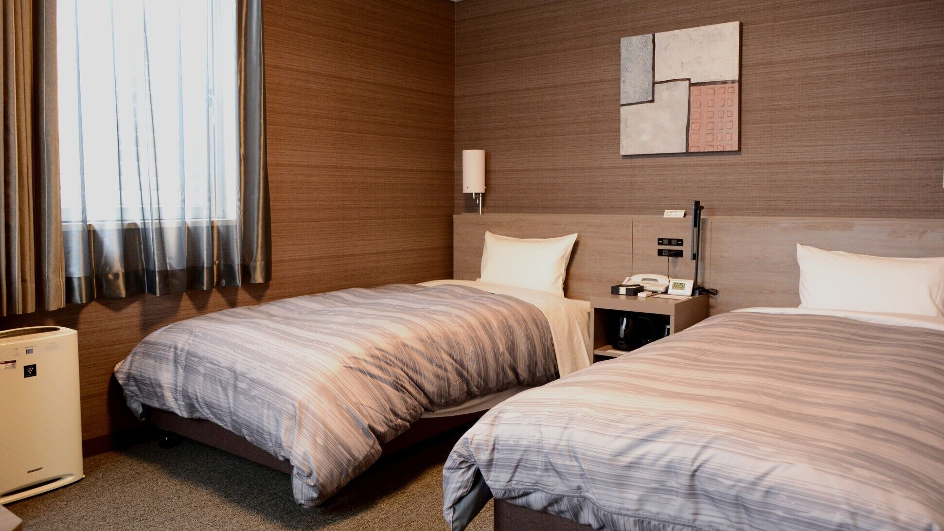 Desk, free WiFi, bed sheets
