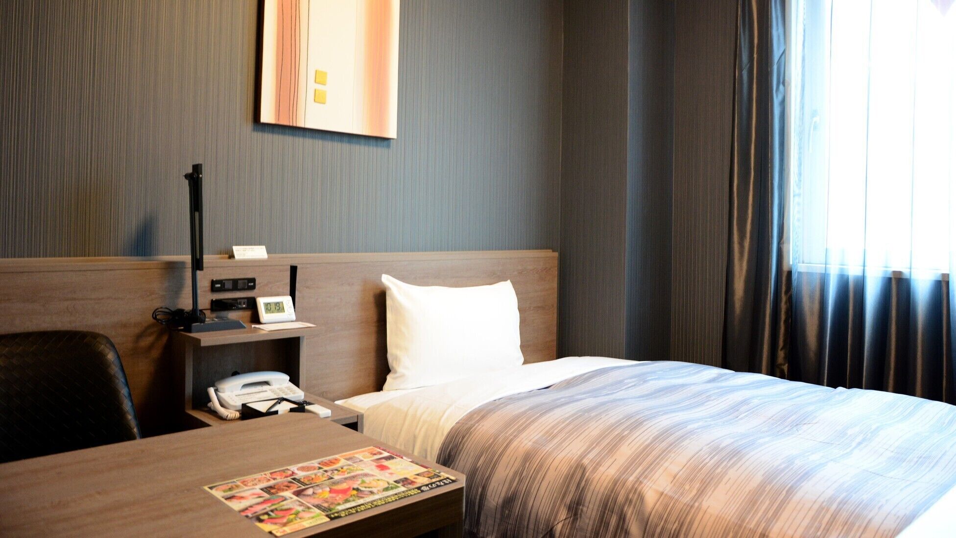 Desk, free WiFi, bed sheets