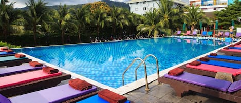 2 outdoor pools, open 9:00 AM to 7:00 PM, sun loungers