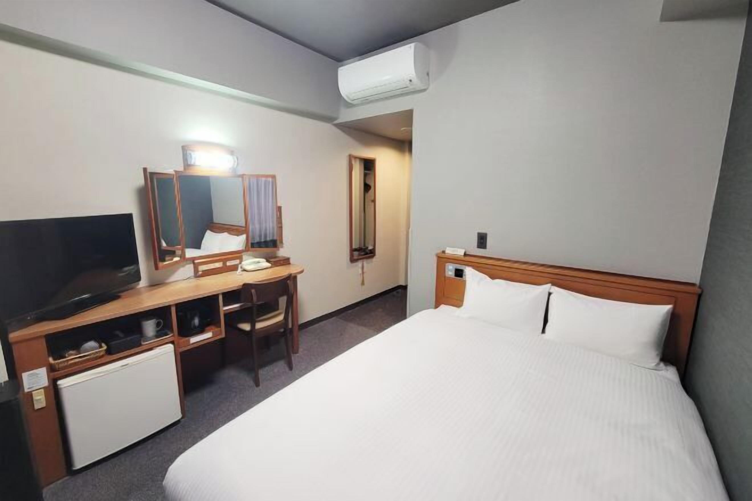 Bureau, accès au Wi-Fi (inclus), literie fournie