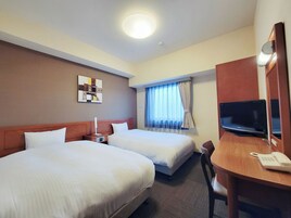 Escritorio, wifi gratis y ropa de cama