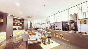 Se sirven desayunos, almuerzos y cenas; cocina china