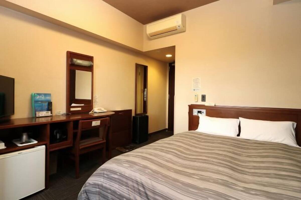 1 slaapkamer, een strijkplank/strijkijzer, gratis wifi, beddengoed
