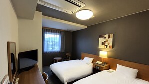 A hotel room with two beds, a desk, a chair, a lamp, a phone, and a window with curtains. - Hotel Route-Inn Shin Gotenba Inter (Gotemba)
