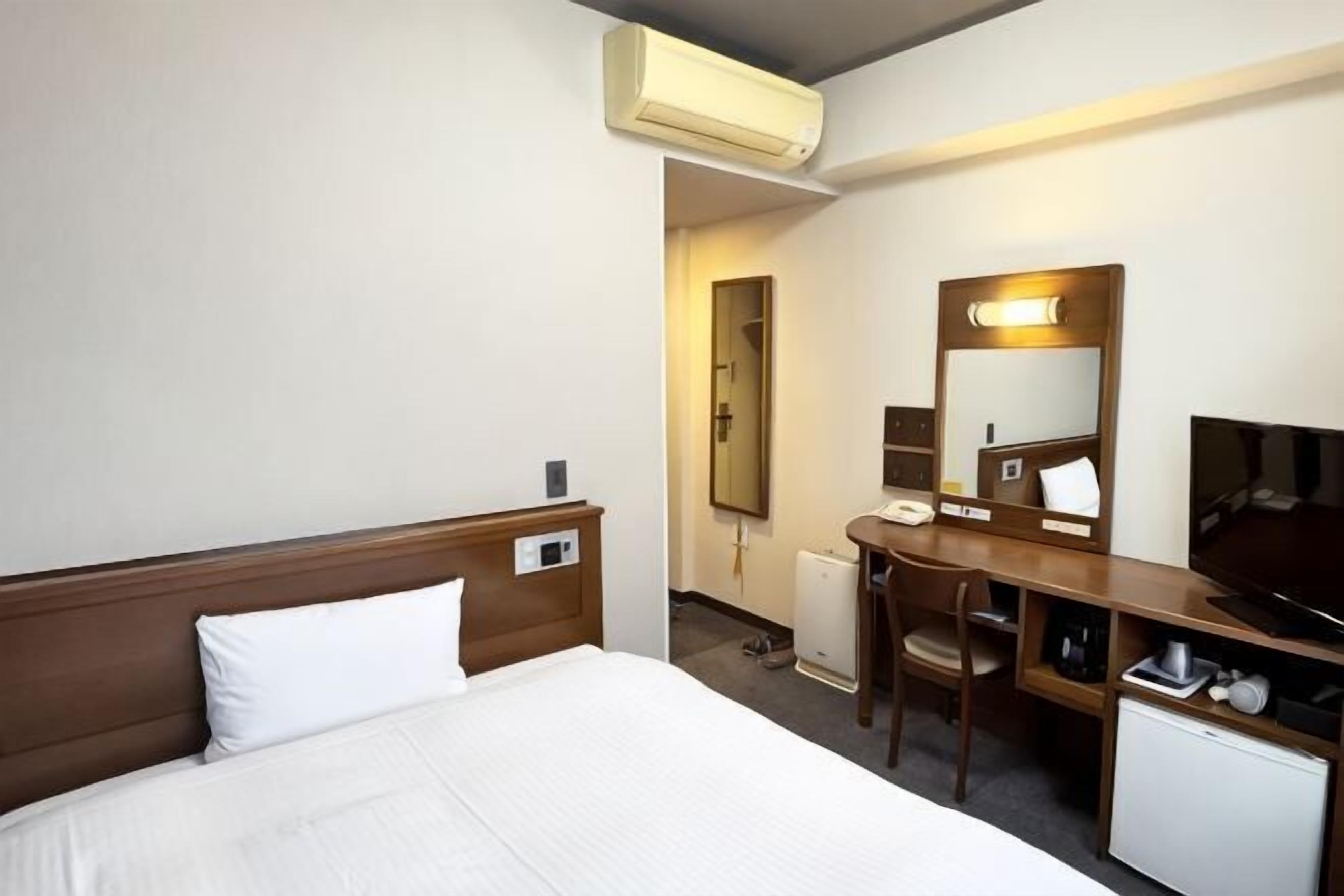 Desk, free WiFi, bed sheets