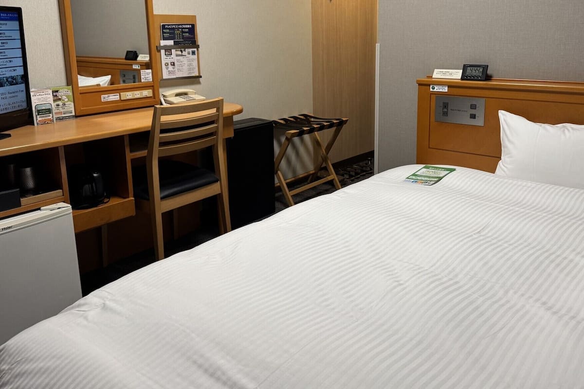 Desk, WiFi (free), bed sheets