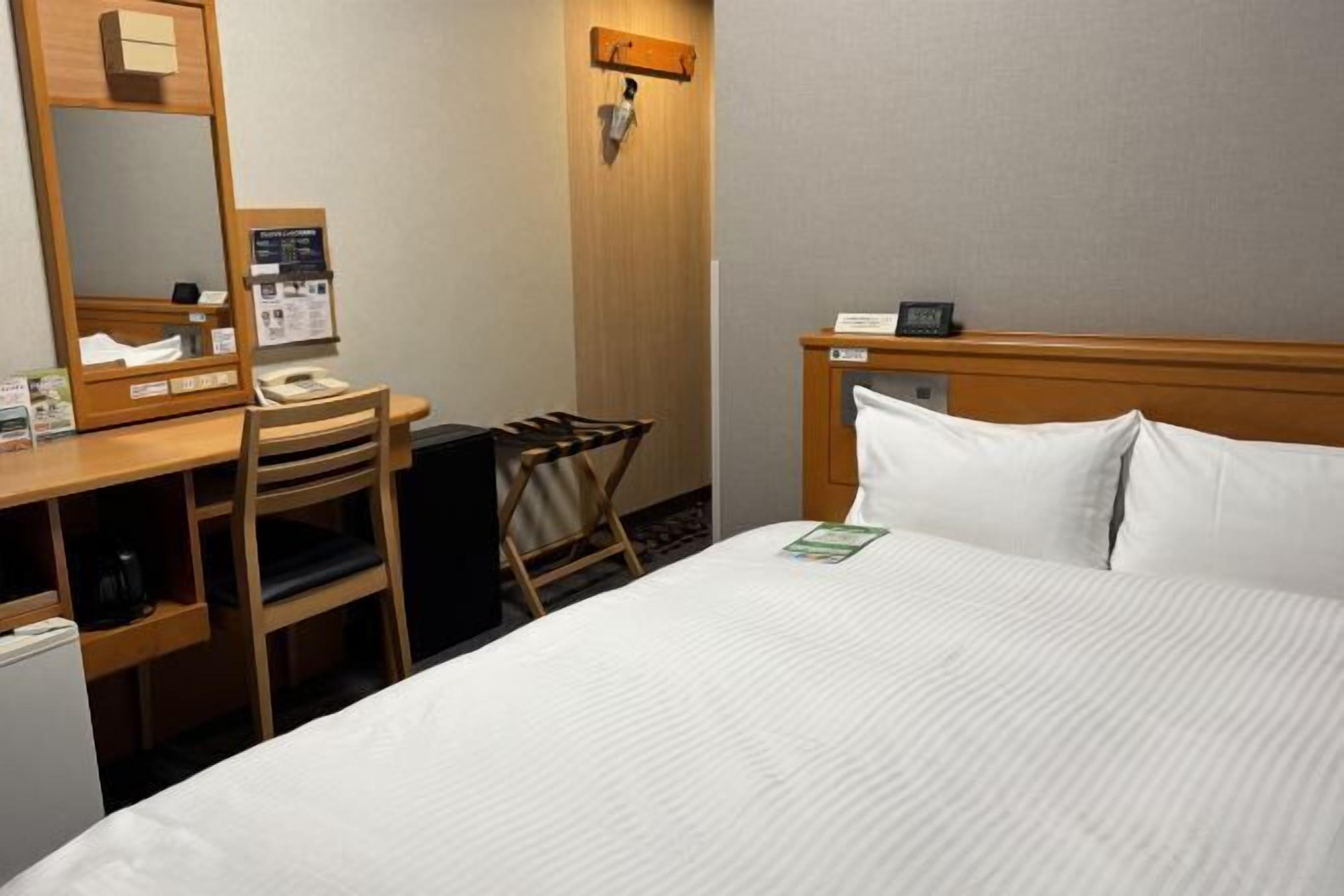 Skrivebord, wi-fi (inkludert) og sengetøy