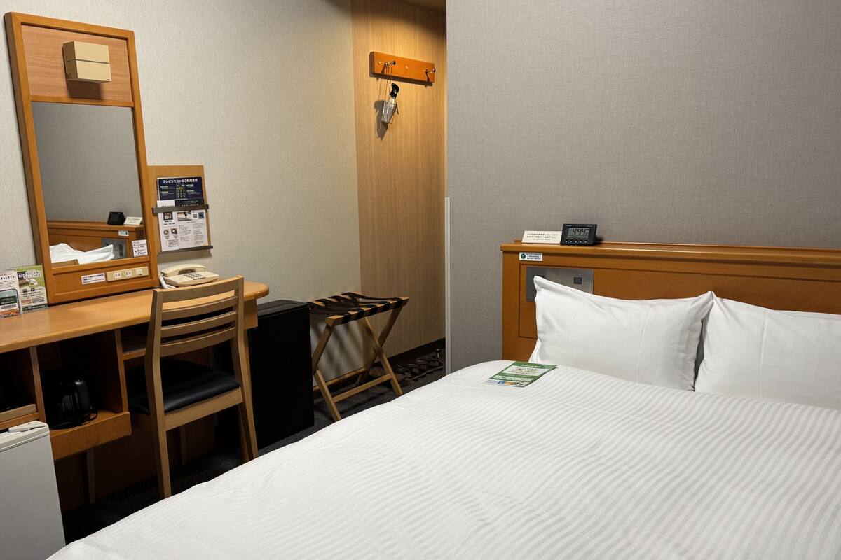 Desk, WiFi (free), bed sheets