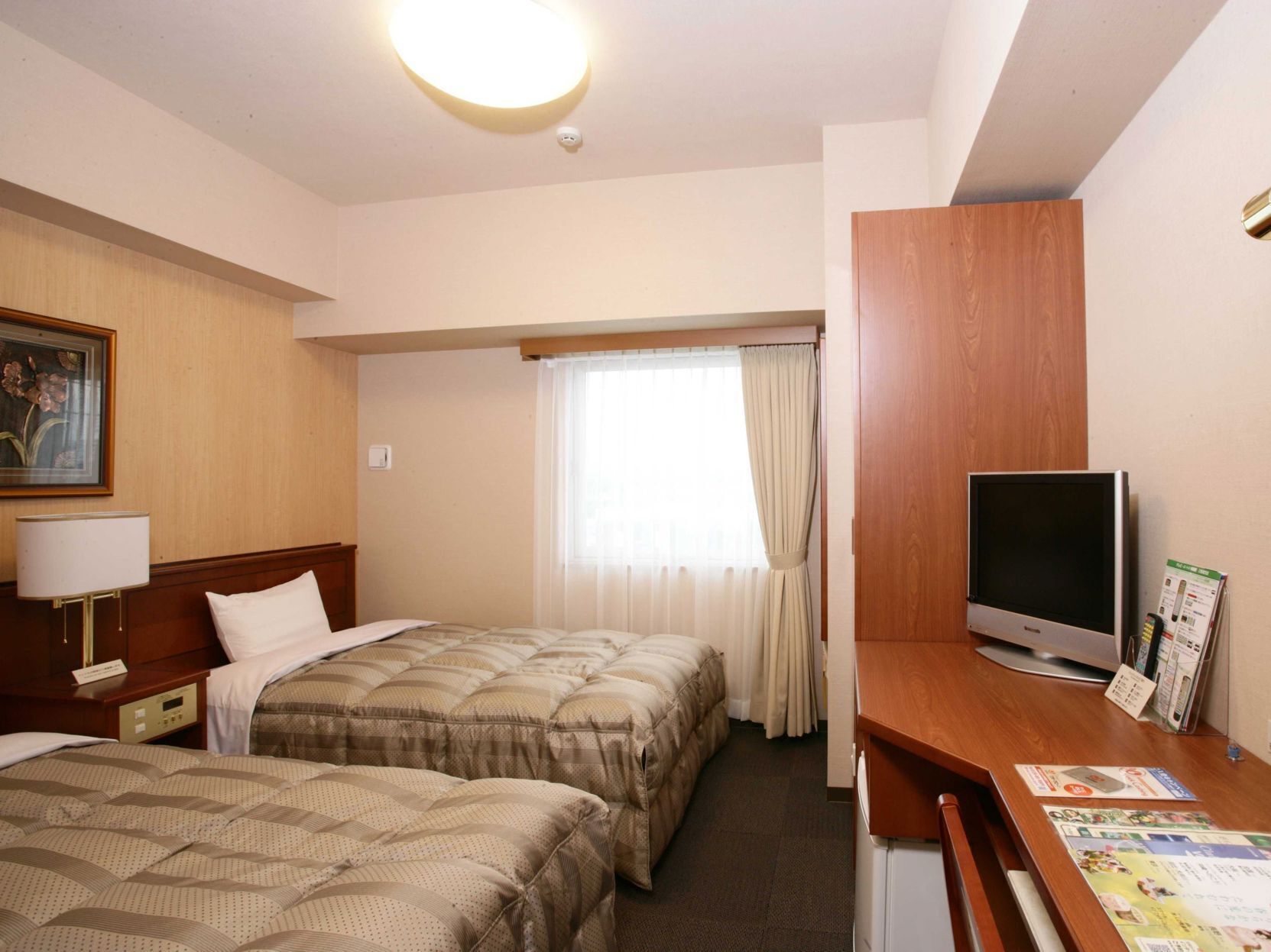 Desk, free WiFi, bed sheets