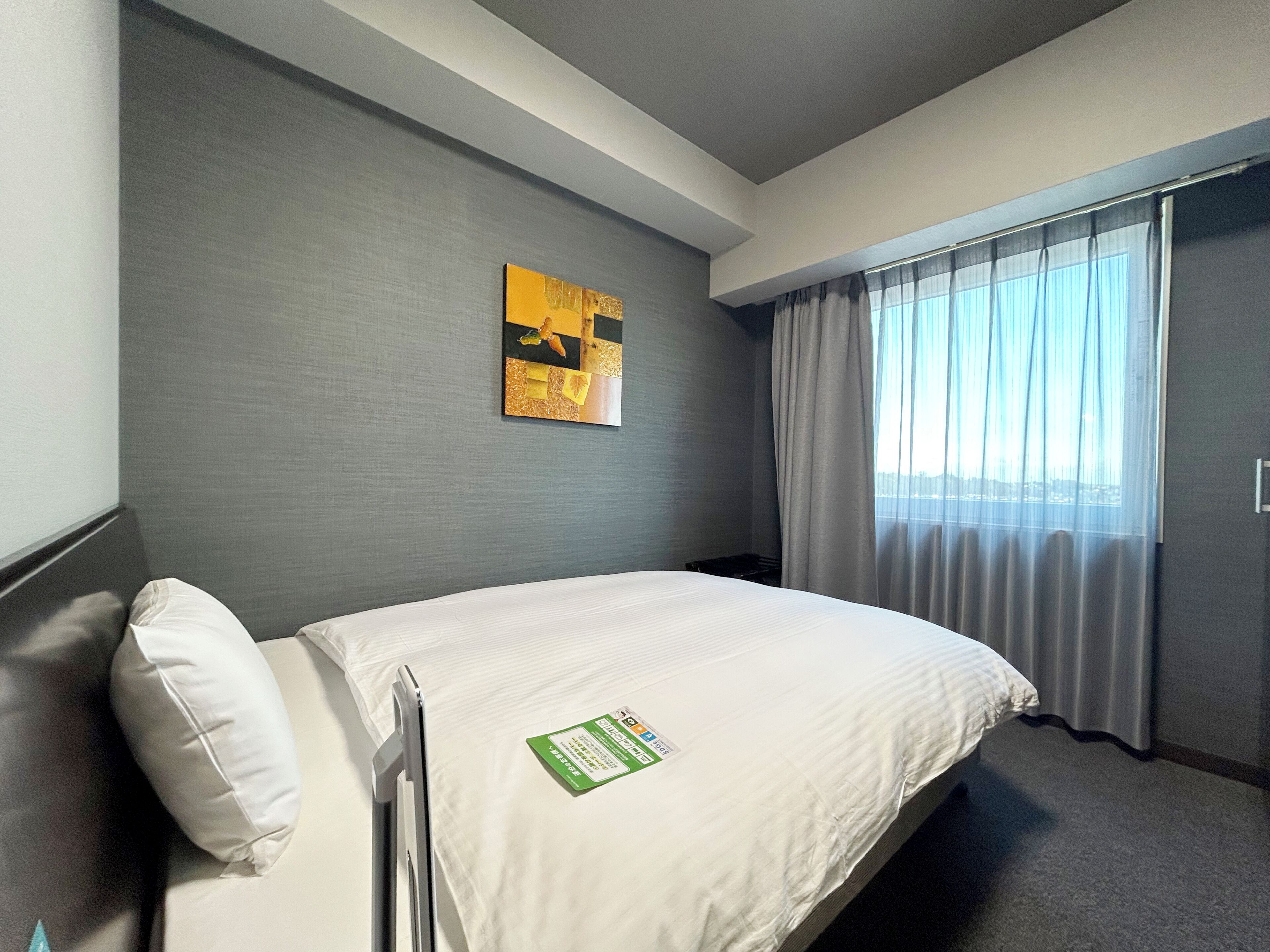 Free WiFi, bed sheets