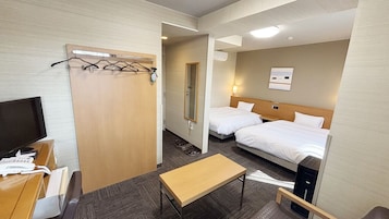 Escritorio y ropa de cama 