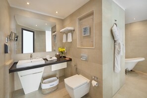 Suite, 1 King Bed (Executive Suite) | Bathroom - Welcomhotel by ITC Hotels, Dwarka, New Delhi (New Delhi)
