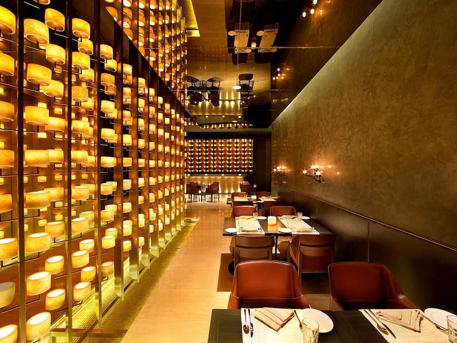 2 restaurants, breakfast, lunch, dinner served; international cuisine