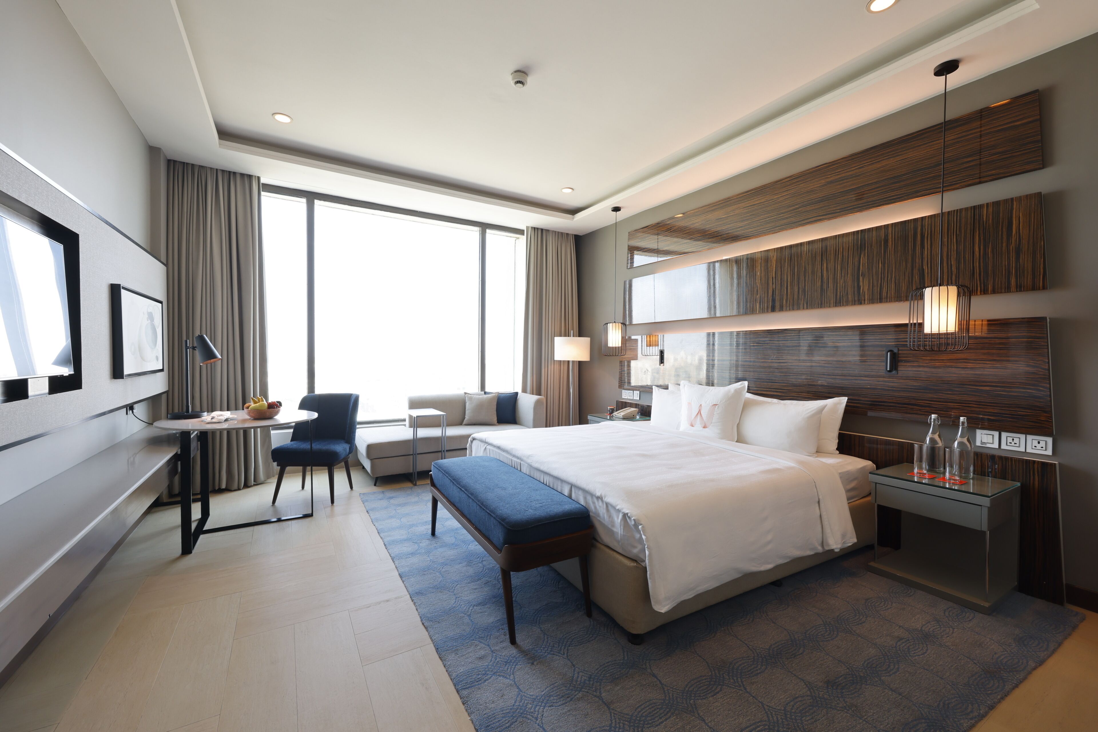 غرفة سوبيريور - سرير ملكي (Superior Room Double) | أغطية فراش متميزة وألحفة محشوة بالريش وأسرّة سليكت كومفورت وميني بار