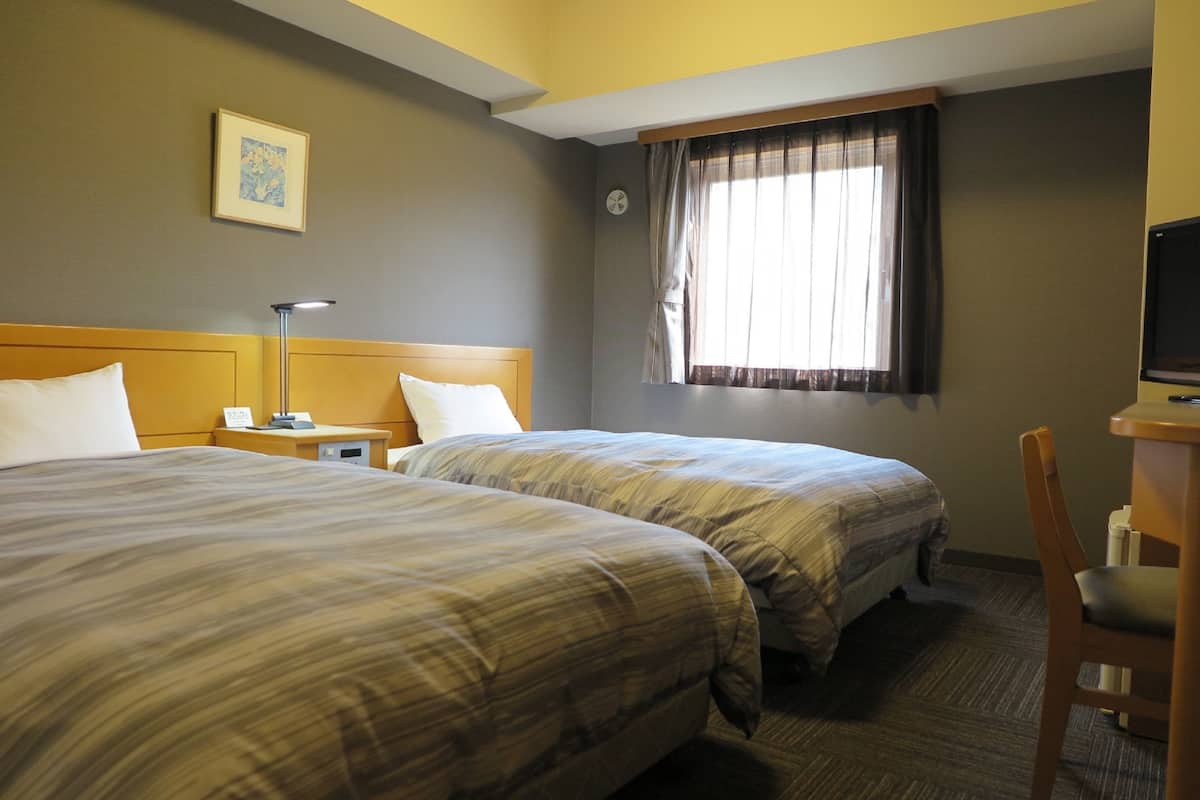 1 bedroom, desk, free wifi, bed sheets