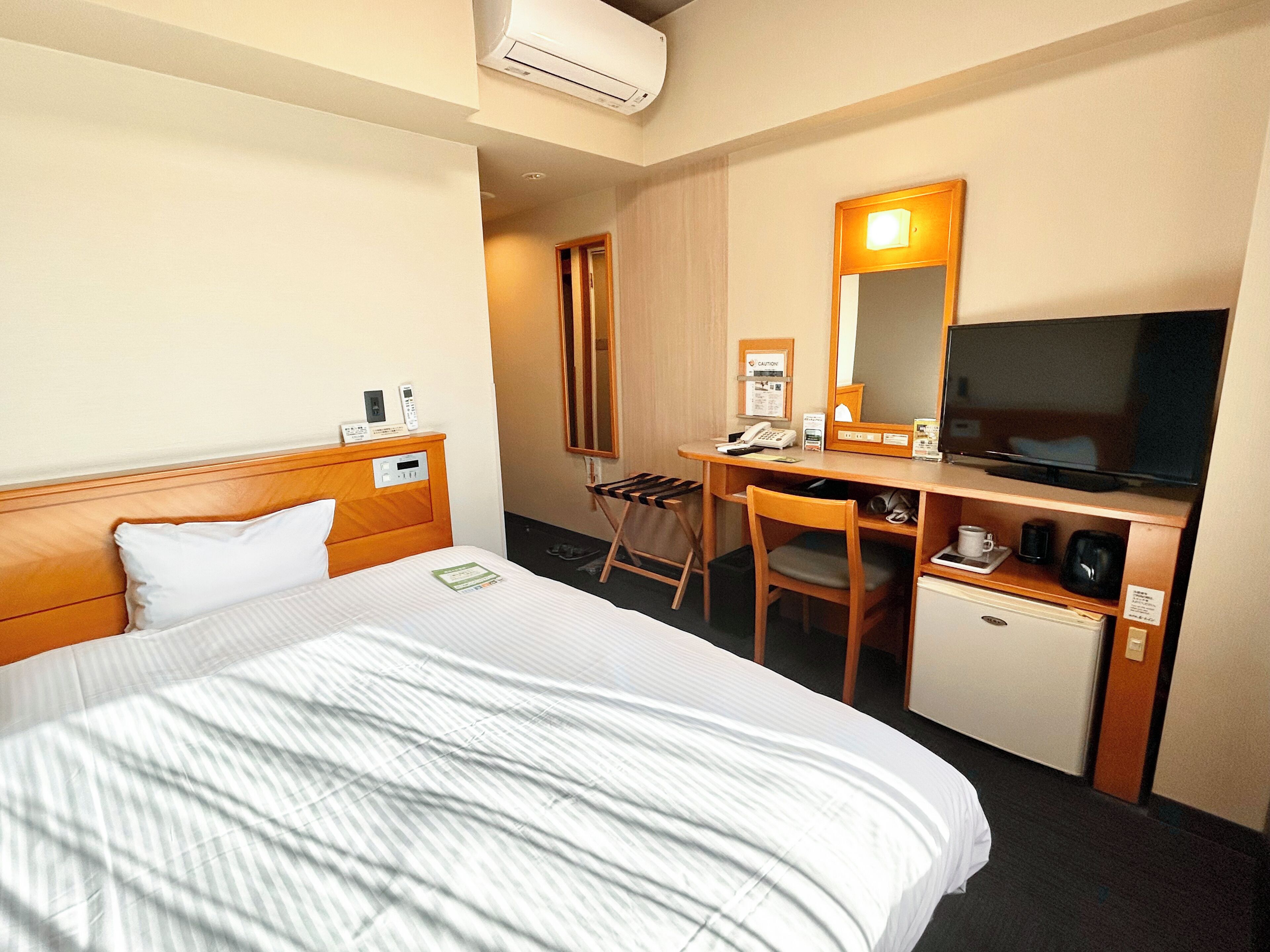 مكتب وواي فاي مجانًا وملاءات أسرّة