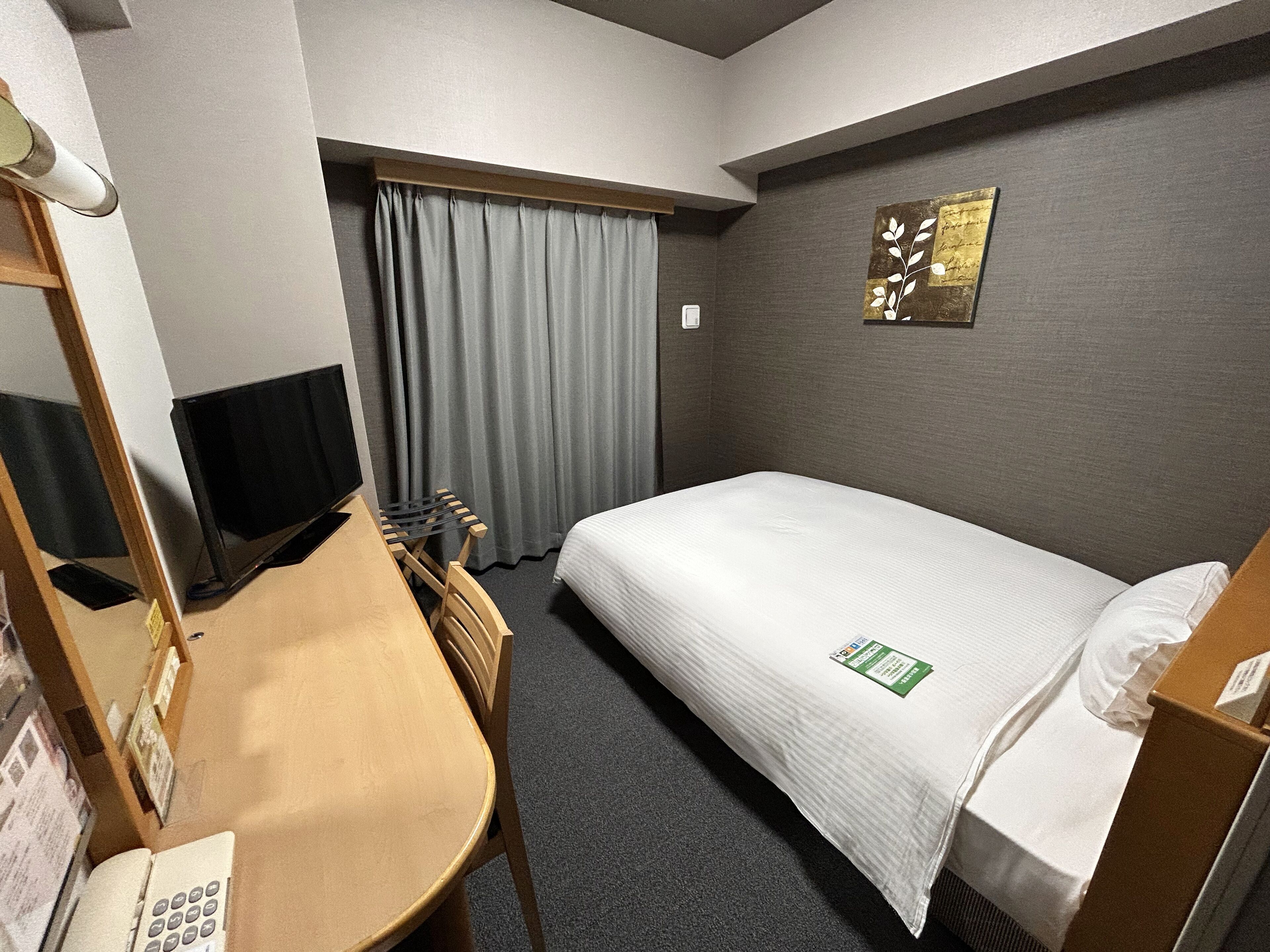 Desk, free WiFi, bed sheets