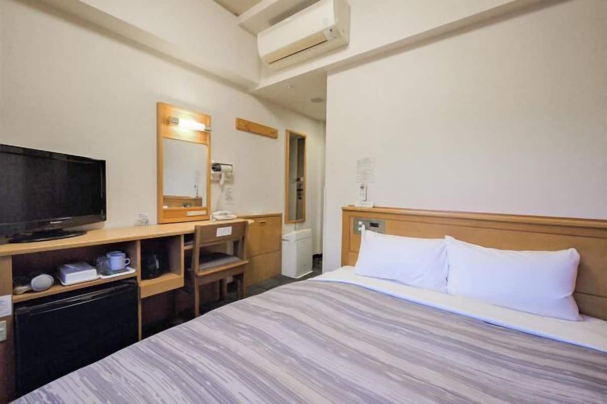 1 bedroom, desk, free WiFi, bed sheets