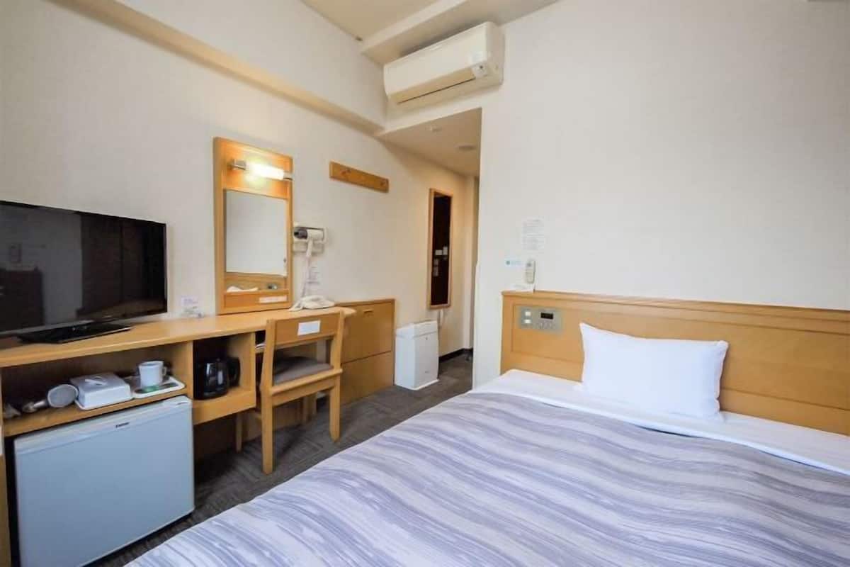 1 bedroom, desk, free WiFi, bed sheets