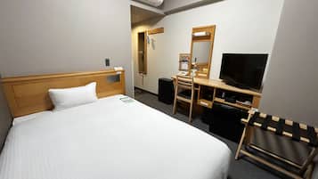 Una scrivania, Wi-Fi gratuito, lenzuola