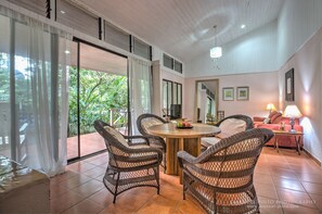 House, 2 Bedrooms | In-room dining