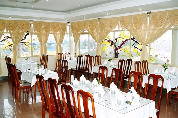 Breakfast, lunch, dinner served; Vietnamese cuisine - Phuong Nhung Hotel (Nha Trang)
