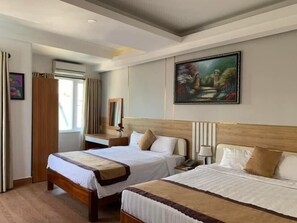 Superior Triple Room | Pillowtop beds, minibar, in-room safe, individually decorated - Hong Thien 1 Hotel (Hue)