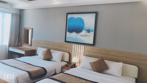 スーペリア トリプルルーム | ピロートップベッド、ミニバー、セーフティボックス (室内)、客室ごとに異なる装飾