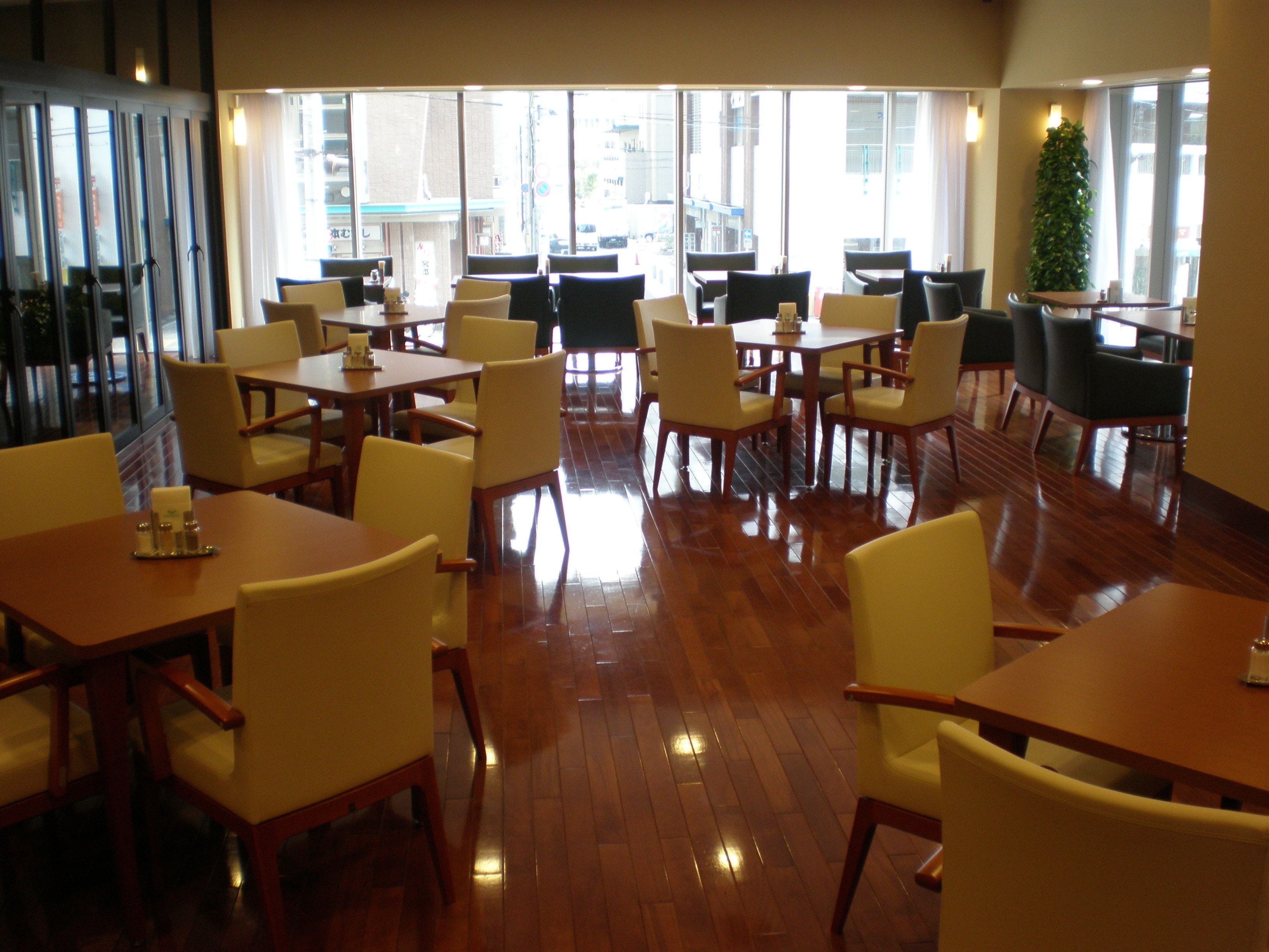 تقديم الإفطار والغداء والعشاء