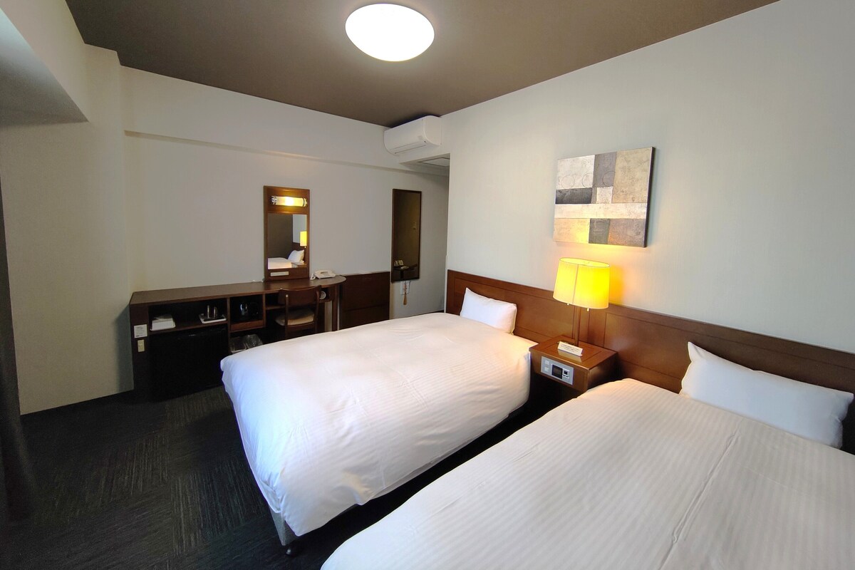 Desk, free WiFi, bed sheets