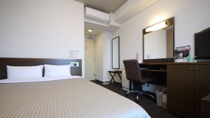 A hotel room with a large bed, a desk, a chair, a television, and a mirror. - Hotel Route Inn Ishinomaki Kanan Inter (Isinomaki)