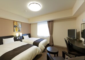 Bureau, accĂšs au Wi-Fi (inclus), literie fournie